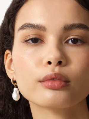 Irregular Faux Pearl Huggie Hoop Earrings<FRENCH CONNECTION Best