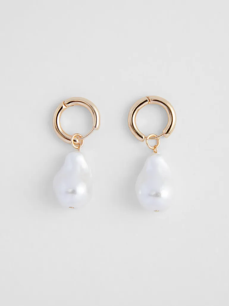 Irregular Faux Pearl Huggie Hoop Earrings<FRENCH CONNECTION Best