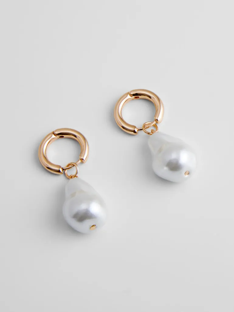 Irregular Faux Pearl Huggie Hoop Earrings<FRENCH CONNECTION Best